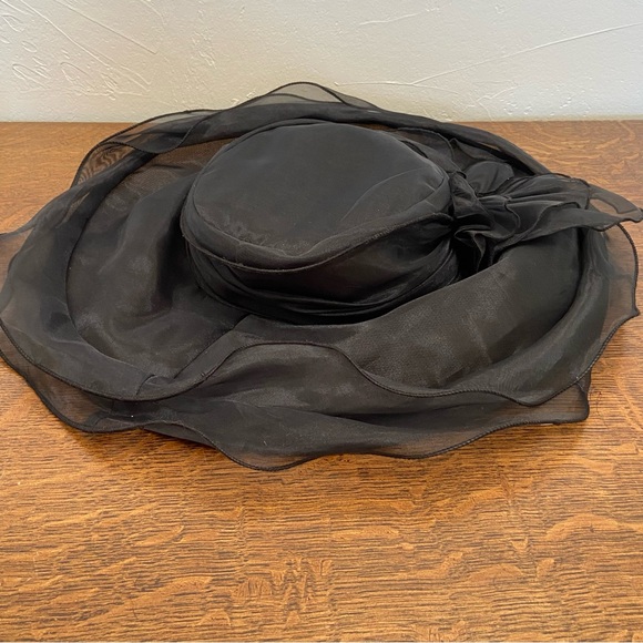 VINTAGE BETMAR NEW YORK BLACK BOW TULLE SHEER DRAMATIC DERBY WOMENS RETRO HAT - Picture 7 of 13